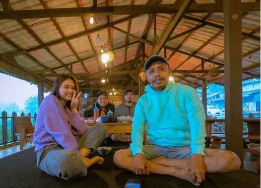 Ingat Mas Pur Tukang Ojek Pengkolan? Kehidupan Aslinya Lebih Indah dari Sinetron, Punya Istri Cantik & Muda, Pekerjaannya Disorot