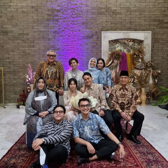10 Tahun Dimadu dengan Karyawan Sendiri, 8 Potret Myrna Yuanita Istri Pertama Dik Doank, Berkelas Abis!