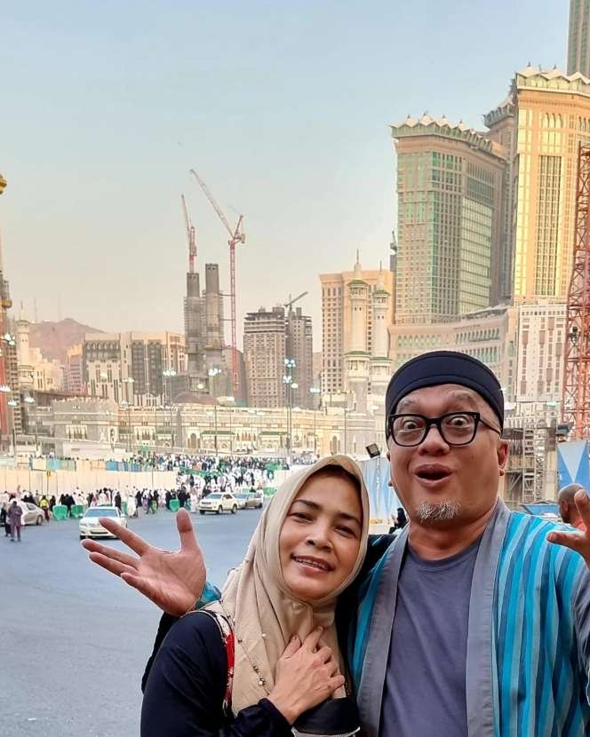 10 Tahun Dimadu dengan Karyawan Sendiri, 8 Potret Myrna Yuanita Istri Pertama Dik Doank, Berkelas Abis!