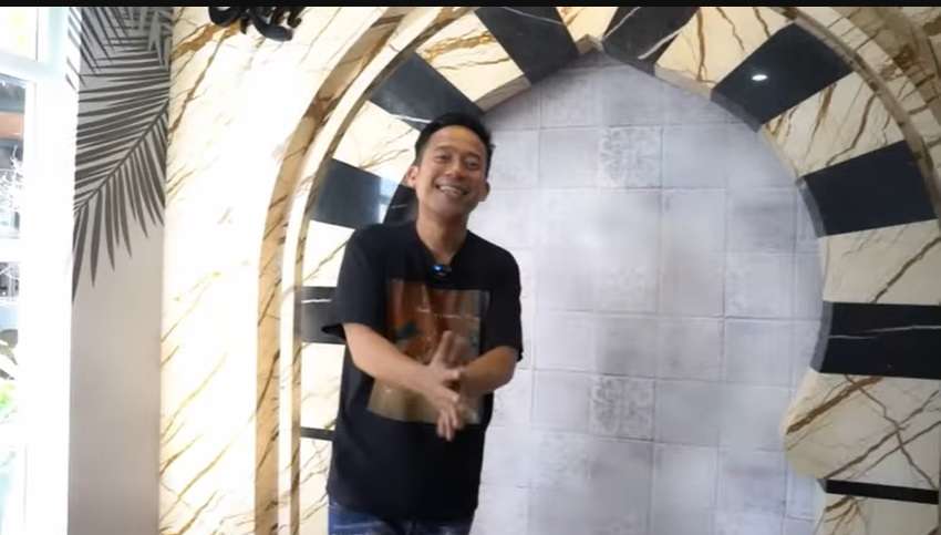 Potret Rumah Denny Cagur Usai Direnovasi, Tampilan Dindingnya Jadi Super Keren!