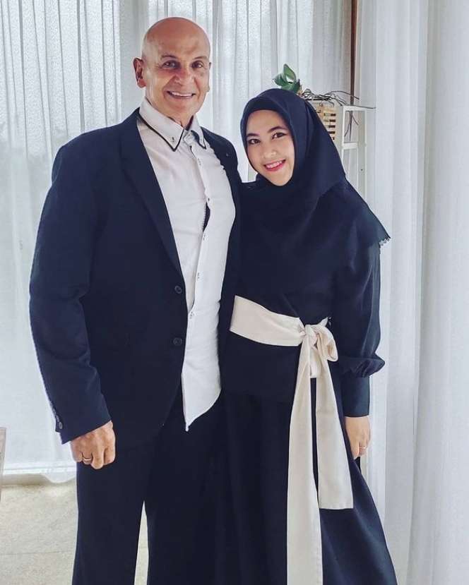 Pasangan Seleb yang Menikah Terpaut Usia Jauh, Ada yang Lebih dari 40 Tahun!