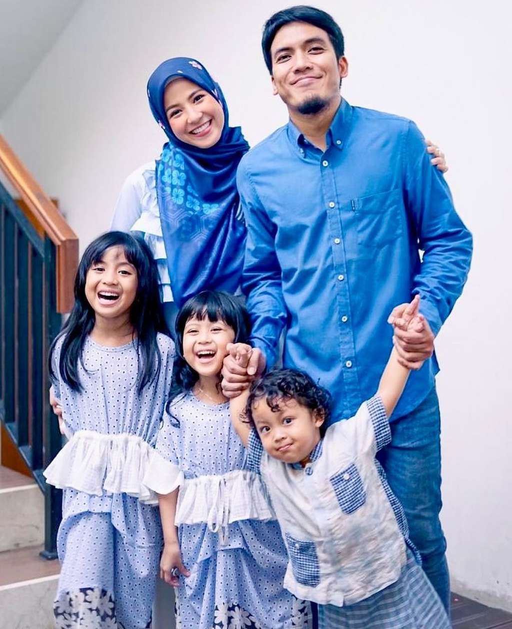 Pasangan Seleb yang Menikah Terpaut Usia Jauh, Ada yang Lebih dari 40 Tahun!