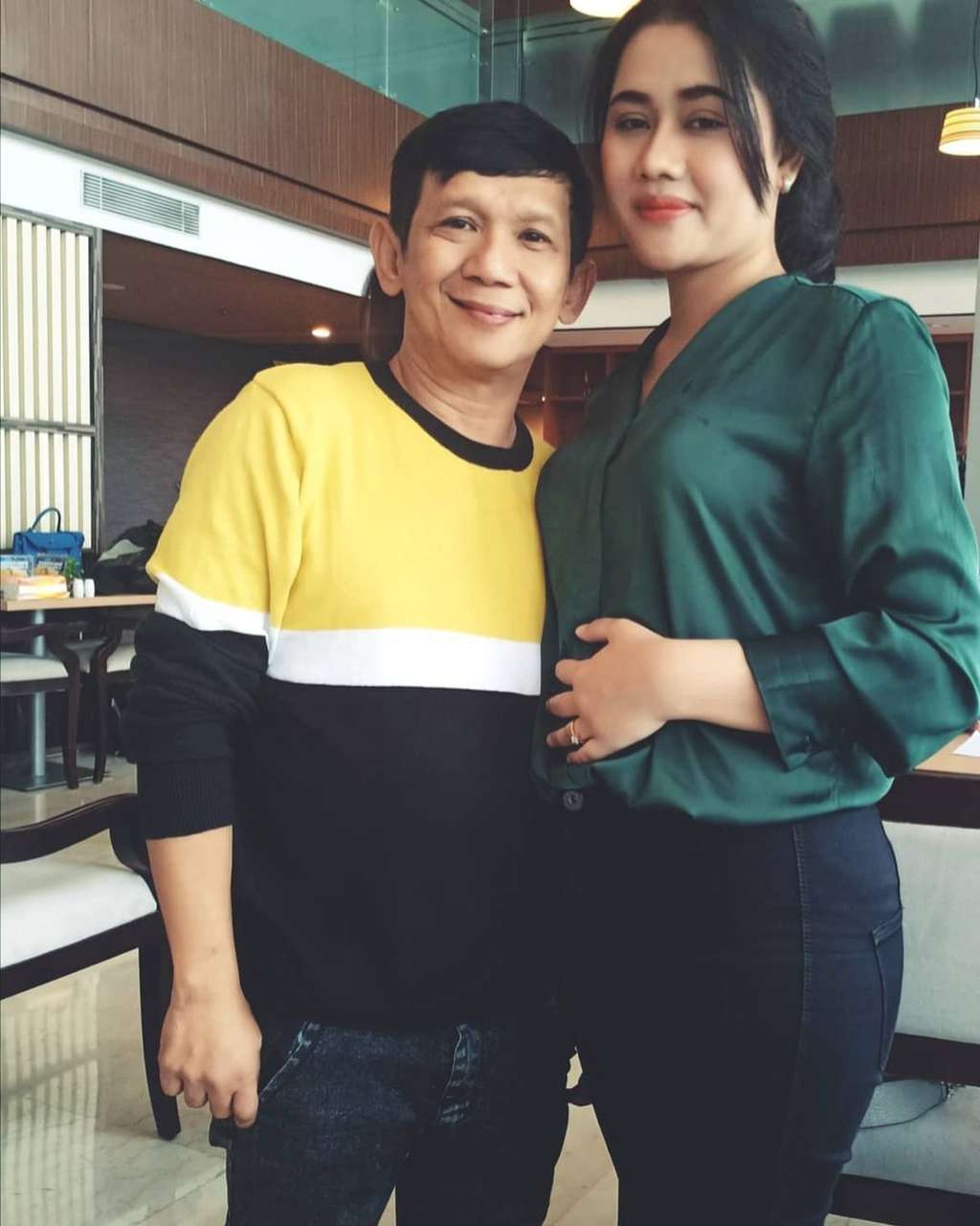 Pasangan Seleb yang Menikah Terpaut Usia Jauh, Ada yang Lebih dari 40 Tahun!