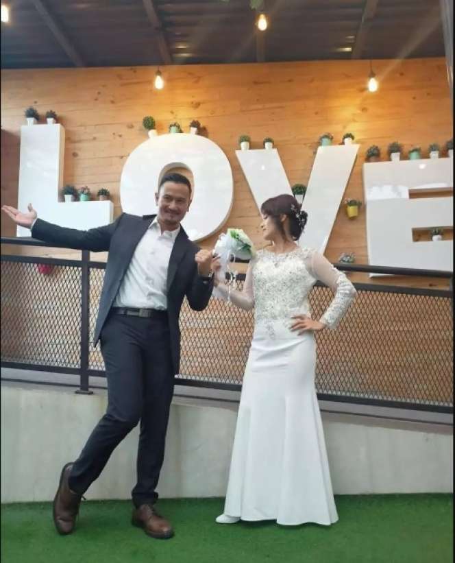 Potret Pernikahan Mudjie Massaid Adik Ipar Angelina Sondakh, Sosok Sang Istri Tuai Sorotan!