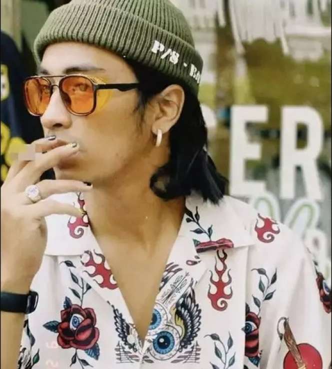 Potret Transformasi Abidzar Al Ghifari Anak Umi Pipik, Dulu Sering Pakai Peci Kini Gayanya Rocker Abis!