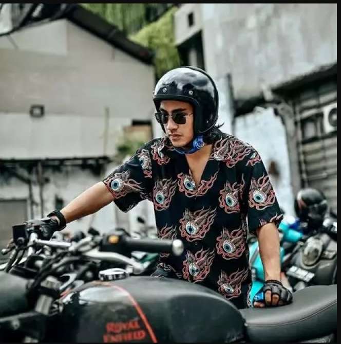 Potret Transformasi Abidzar Al Ghifari Anak Umi Pipik, Dulu Sering Pakai Peci Kini Gayanya Rocker Abis!