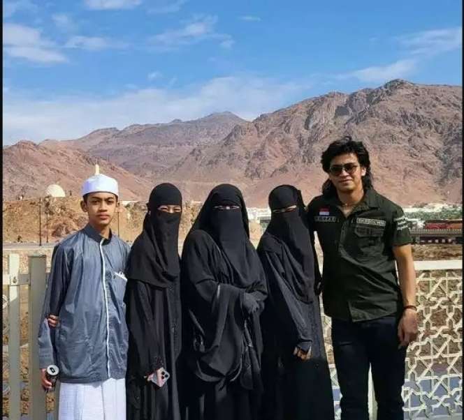 Potret Transformasi Abidzar Al Ghifari Anak Umi Pipik, Dulu Sering Pakai Peci Kini Gayanya Rocker Abis!