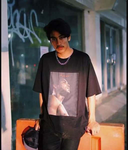 Potret Transformasi Abidzar Al Ghifari Anak Umi Pipik, Dulu Sering Pakai Peci Kini Gayanya Rocker Abis!