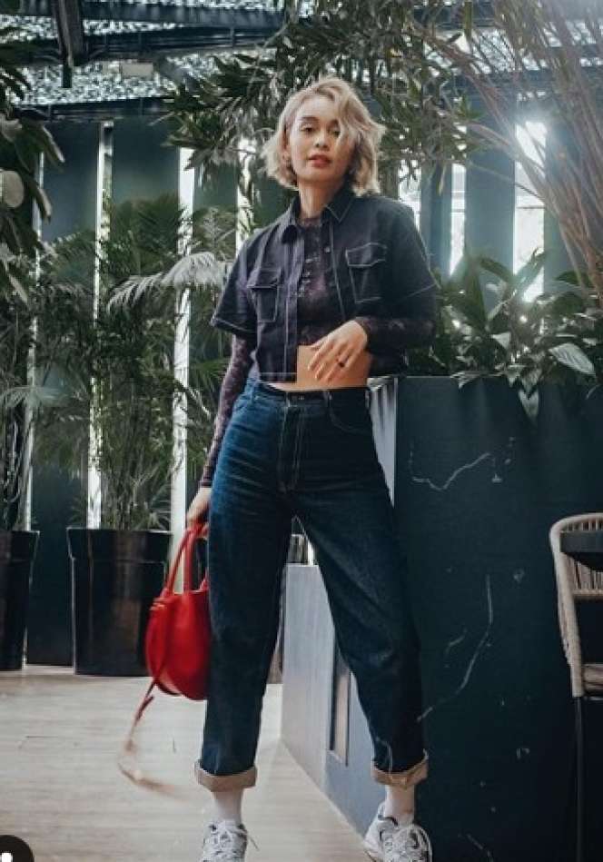 Ingat Conchita Caroline Si Host Kece? Kini Jadi Hot Mom Hingga Beli Rumah KPR!