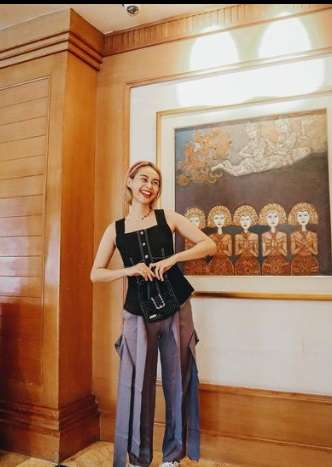 Ingat Conchita Caroline Si Host Kece? Kini Jadi Hot Mom Hingga Beli Rumah KPR!