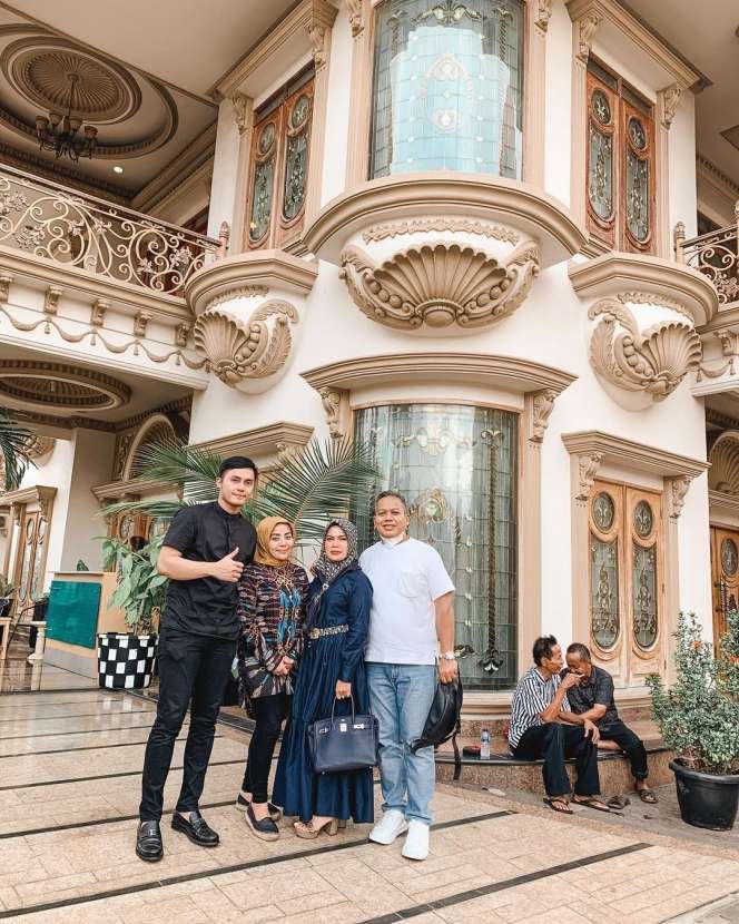 Potret Rumah Muzdalifah yang Pernah Ditawar Seharga Rp40 Miliar, Bak Istana Kerajaan Arab, Kini Disulap Jadi Restoran!