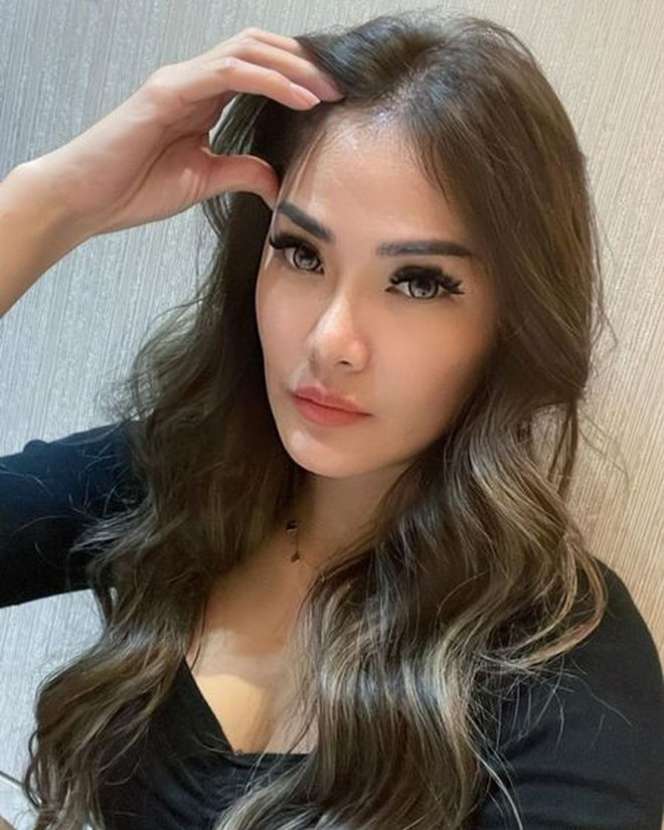Potret Vegen Acni Mantan Istri Pertama Vincent Raditya, Dijuluki Hot Mom