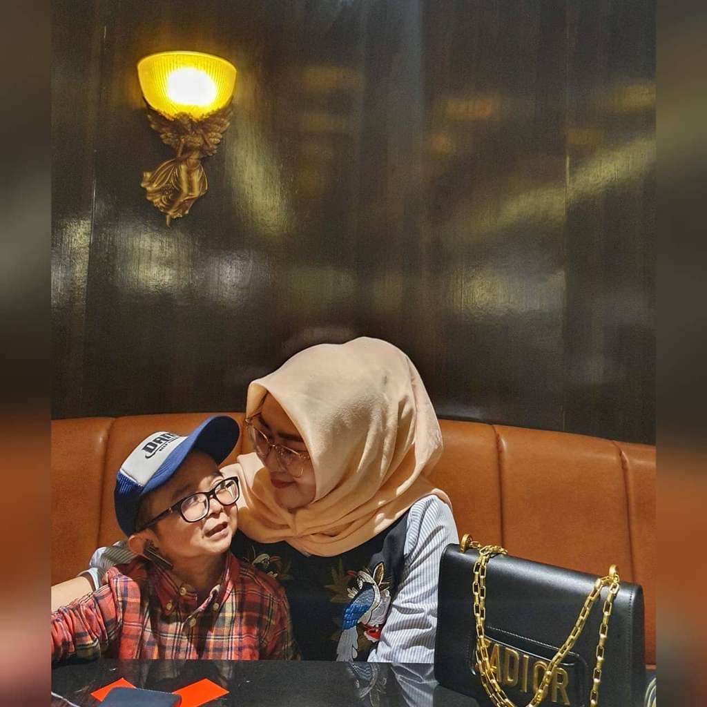 Potret Daus Mini Bareng Istri yang Jarang Tersorot, Diterpa Isu Perpisahan