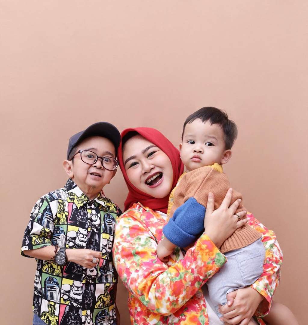 Potret Daus Mini Bareng Istri yang Jarang Tersorot, Diterpa Isu Perpisahan