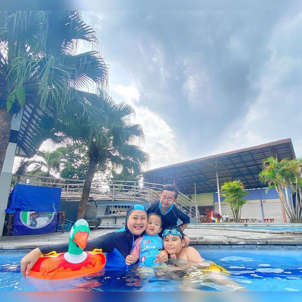 Potret Daus Mini Bareng Istri yang Jarang Tersorot, Diterpa Isu Perpisahan