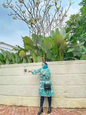 Potret OOTD Gonjreng Shelvie Hana Istri Daus Mini
