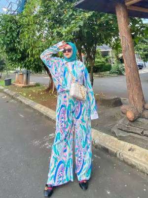Potret OOTD Gonjreng Shelvie Hana Istri Daus Mini