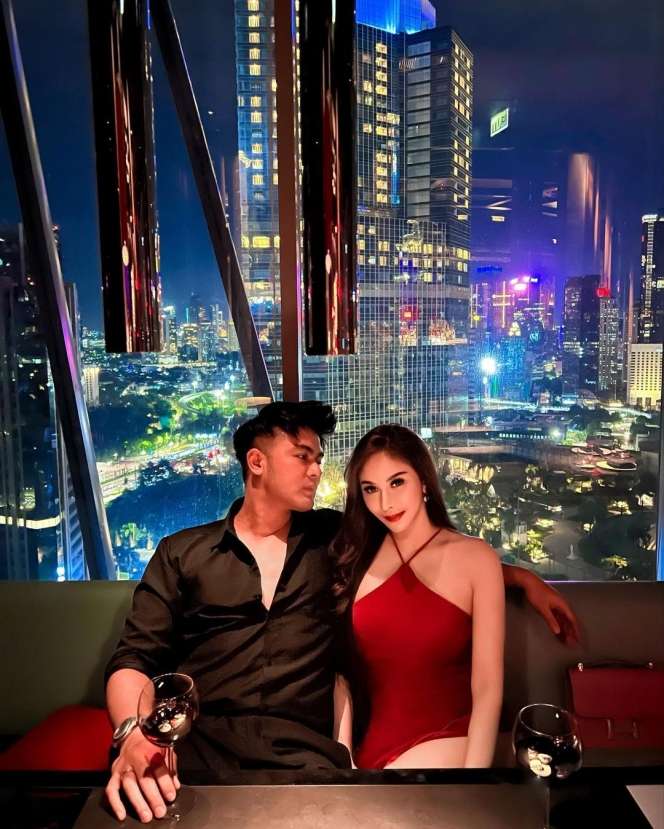 Pintar Cari Istri, 8 Aktor Ini Nikahi Pengusaha Kaya Raya, Terakhir Hartanya Tak Habis 7 Turunan!