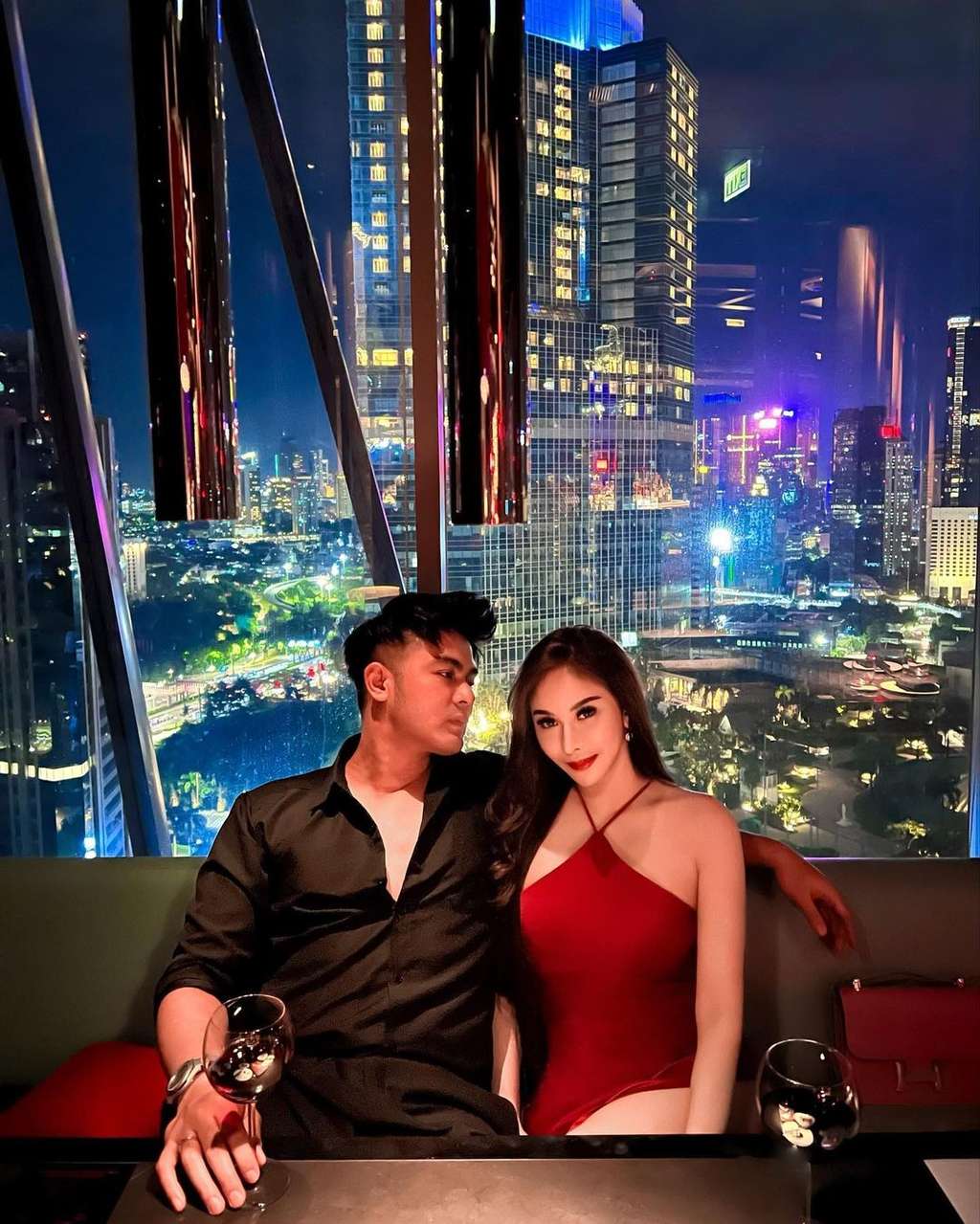 Pintar Cari Istri, 8 Aktor Ini Nikahi Pengusaha Kaya Raya, Terakhir Hartanya Tak Habis 7 Turunan!