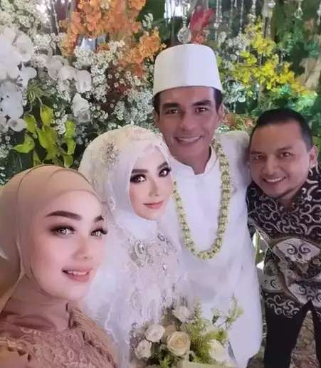 Pintar Cari Istri, 8 Aktor Ini Nikahi Pengusaha Kaya Raya, Terakhir Hartanya Tak Habis 7 Turunan!