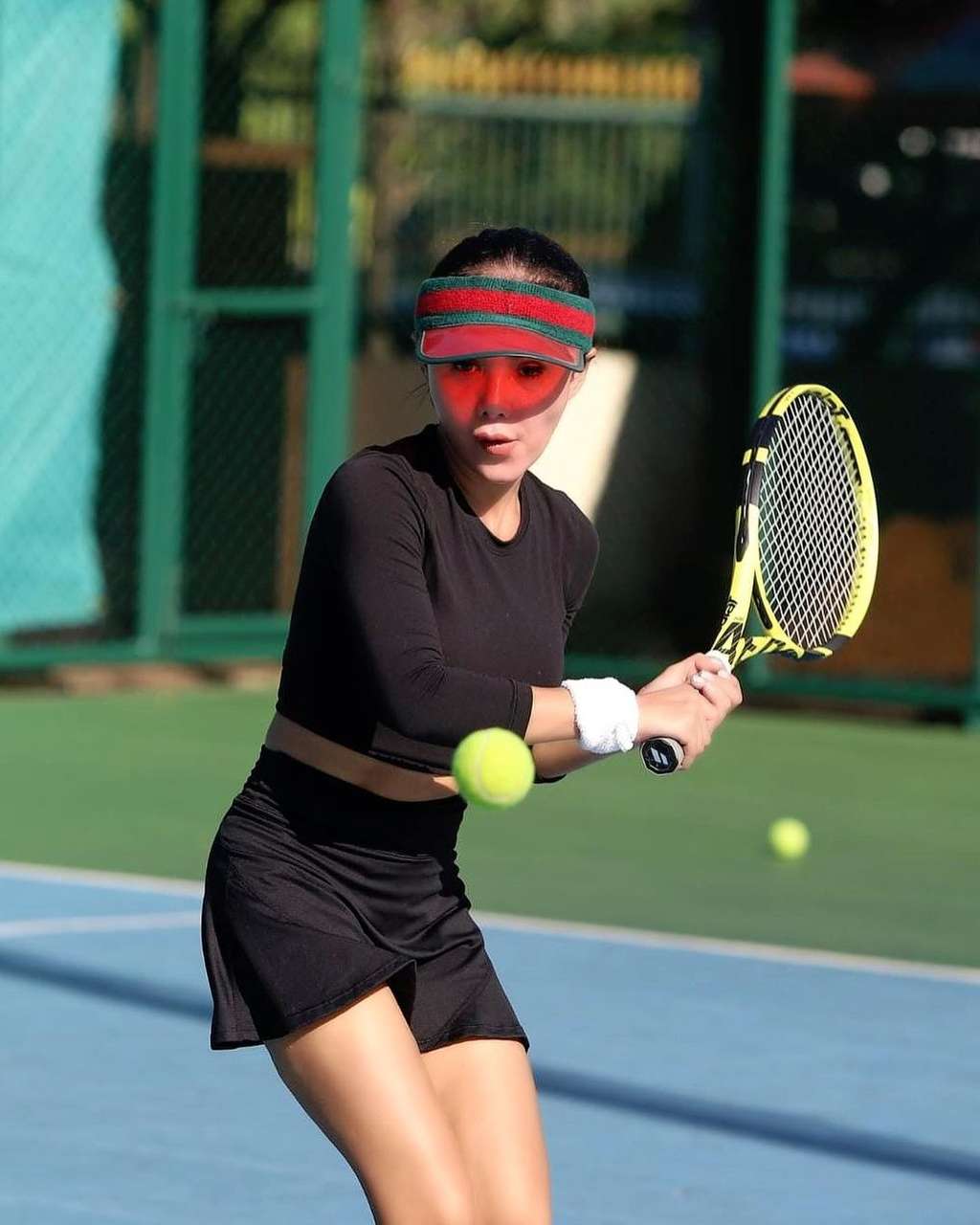 Potret Yuni Shara Main Tenis, Netizen Salfok Kebagian Ini