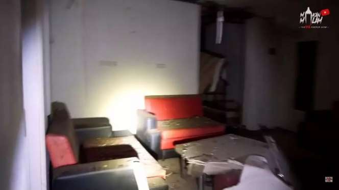 10 Potret Rumah Chelsea Olivia yang 4 Tahun Terbengkalai, Tinggalkan Sebuah Kerangkeng Besar, Ngeri!