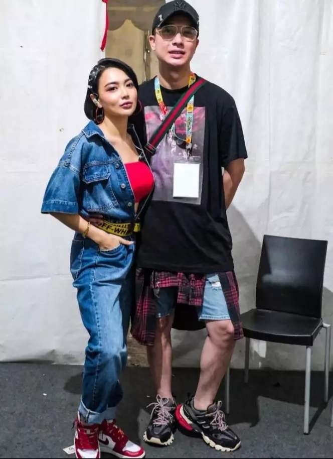 10 Potret Mesra Wika Salim & Pacarnya yang Disebut Mirip Indra Kenz, Netizen: Gantengan Ini!