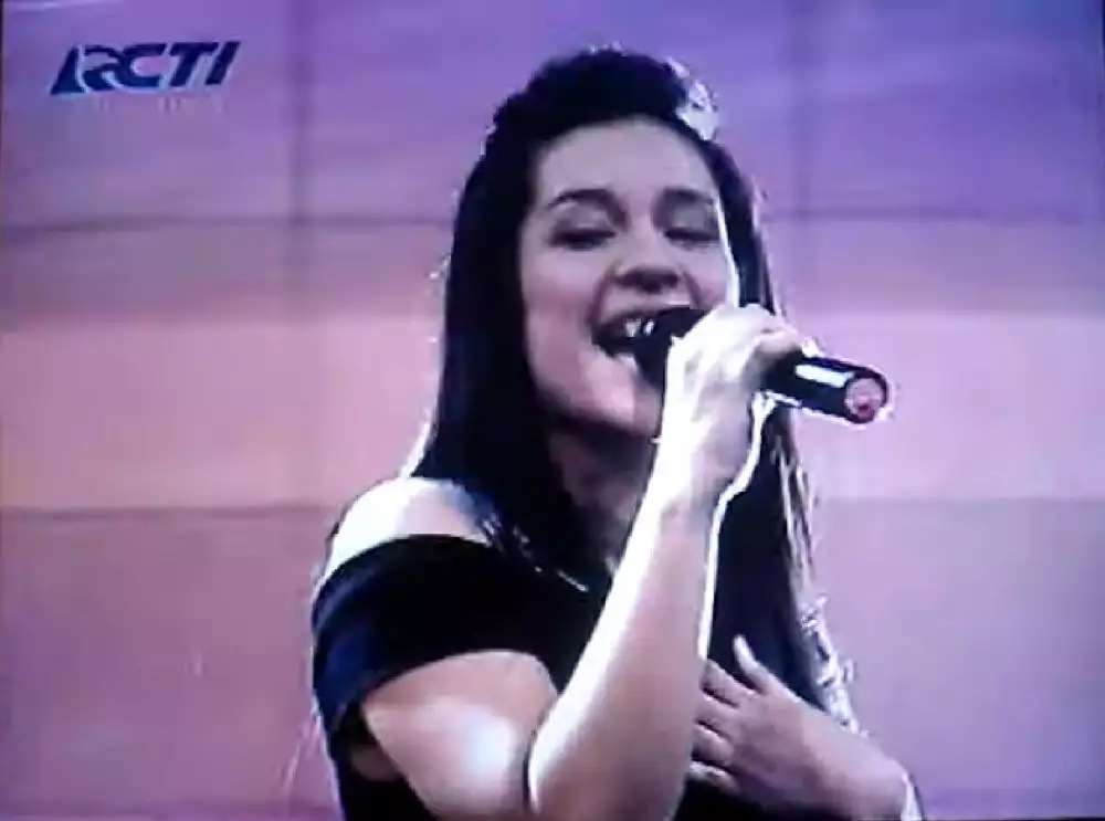 Jebolan Indonesian Idol ini Jadi Istri Bupati, Siapa Dia? Lihat 10 Potretnya yang Kini Bak Sosialita!