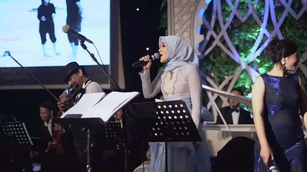 Jebolan Indonesian Idol ini Jadi Istri Bupati, Siapa Dia? Lihat 10 Potretnya yang Kini Bak Sosialita!