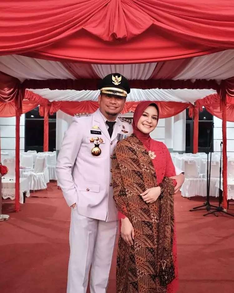 Jebolan Indonesian Idol ini Jadi Istri Bupati, Siapa Dia? Lihat 10 Potretnya yang Kini Bak Sosialita!