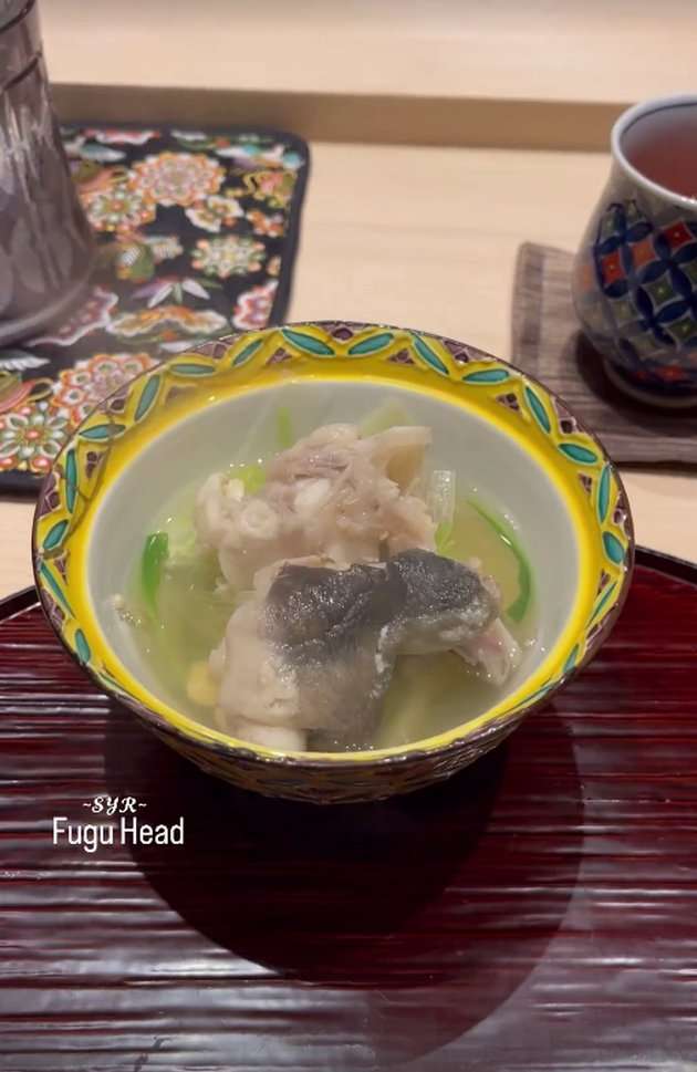 Potret Dinner ala Syahrini dan Reino Barack di Jepang, Makan Ikan Beracun