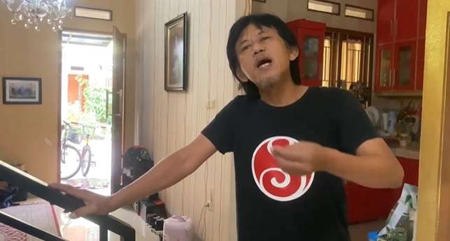 Punya Istri Cantik! Epy Kusnandar `Kang Mus` Preman Pensiun Ternyata Tinggal di Rumah Sederhana, Lihat 8 Potretnya
