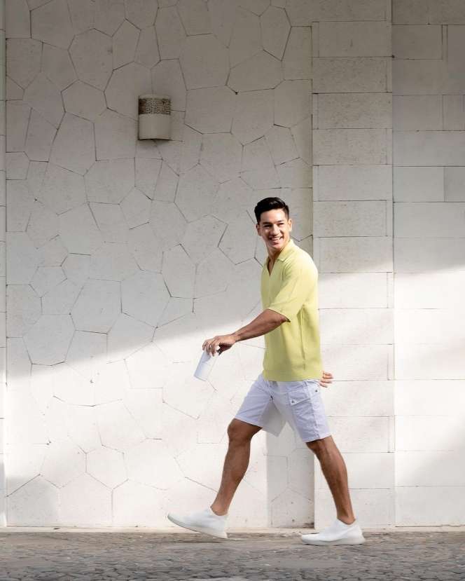 Potret Andrew White Suami Nana Mirdad Pamer Tubuh Berotot Saat Nge-Gym