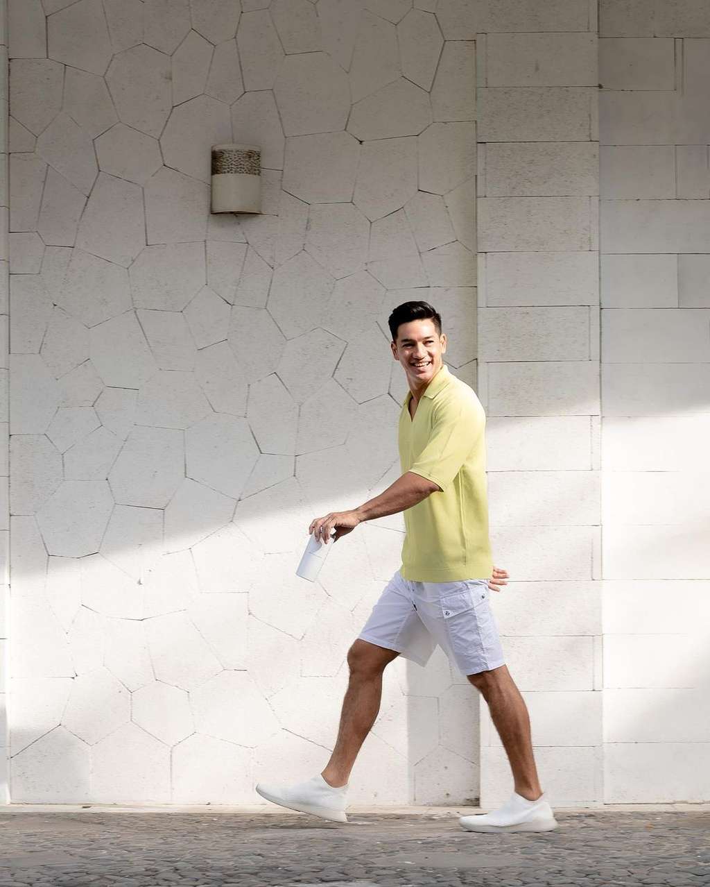 Potret Andrew White Suami Nana Mirdad Pamer Tubuh Berotot Saat Nge-Gym