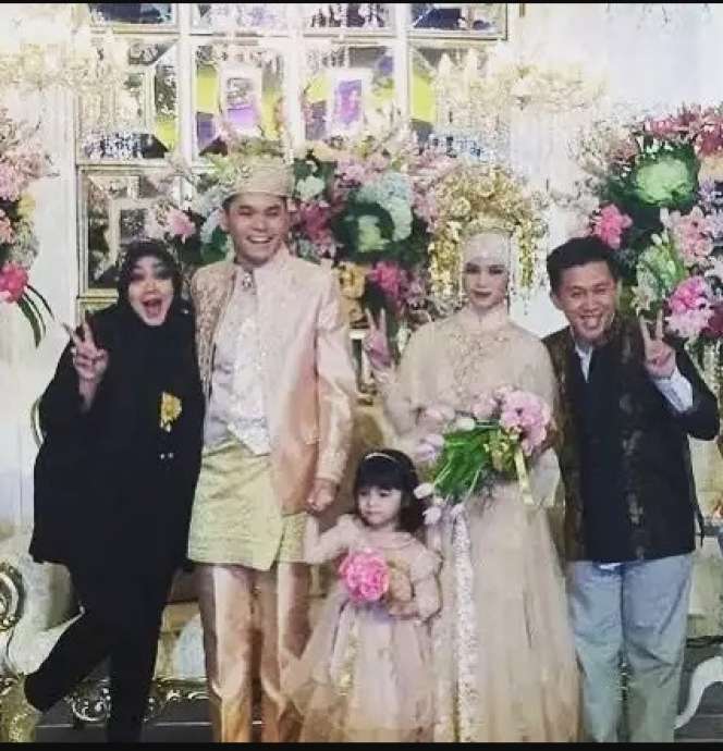 Potret 6 Seleb yang Menikah Didampingi Anak, Bahagianya Dua kali Lipat!