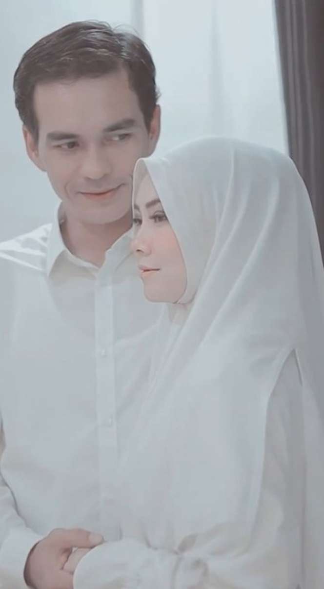 Potret Anne Kurniasih Istri Baru Teddy Syach, Ternyata Bukan Orang Sembarangan!