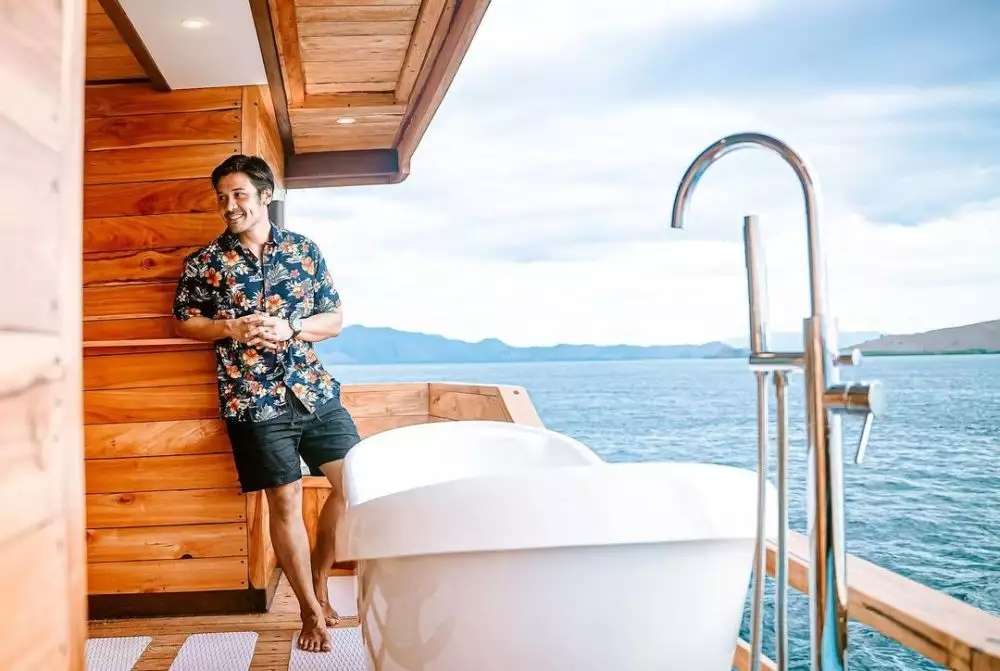 Ingat Mantan Pacar Laudya Cynthia Bella Ini? Kini Jadi Bos PH, Dihujat Gegara Dianggap Bela Pelakor, Cek 8 Potretnya!