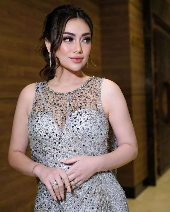 Tajir Melintir! 9 Seleb Ini Ternyata Hanya Lulusan SMP, Artis Terakhir Tak Disangka-Sangka!