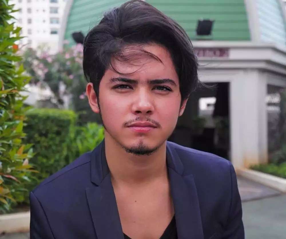 Tajir Melintir! 9 Seleb Ini Ternyata Hanya Lulusan SMP, Artis Terakhir Tak Disangka-Sangka!