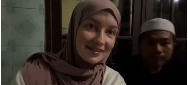 Potret Ulya Bule Cantik Asal Rusia Saat Ikut Acara Maulid di Kampung, Cantik Banget!