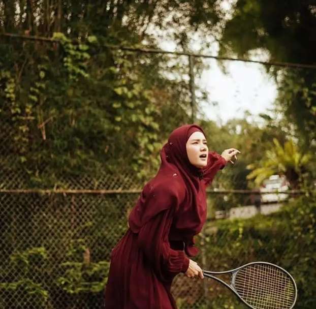 Potret Seleb Cantik Usia 40-an Saat Main Tenis, Penampilan Mulan Jameela Beda Dari yang Lain!