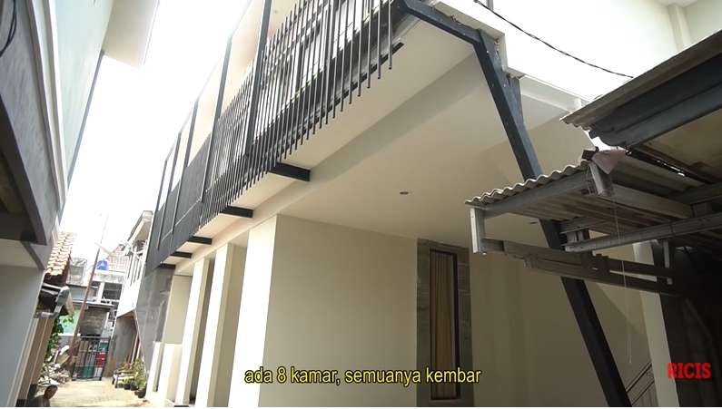 10 Potret Kos-Kosan Ria Ricis di Gang Sempit, Kamar Tidurnya Semewah Hotel Bintang Lima!