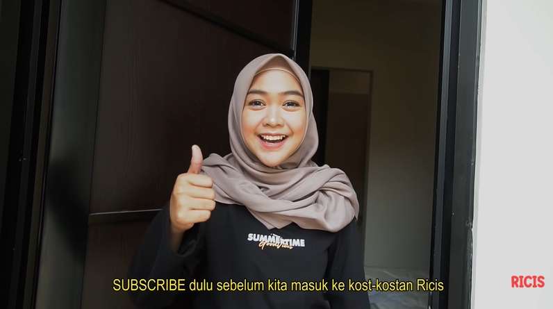 10 Potret Kos-Kosan Ria Ricis di Gang Sempit, Kamar Tidurnya Semewah Hotel Bintang Lima!