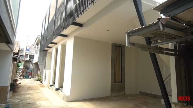 10 Potret Kos-Kosan Ria Ricis di Gang Sempit, Kamar Tidurnya Semewah Hotel Bintang Lima!