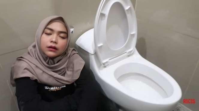 10 Potret Kos-Kosan Ria Ricis di Gang Sempit, Kamar Tidurnya Semewah Hotel Bintang Lima!