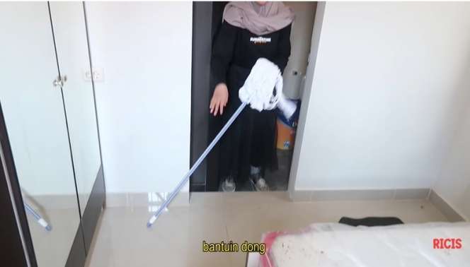 10 Potret Kos-Kosan Ria Ricis di Gang Sempit, Kamar Tidurnya Semewah Hotel Bintang Lima!