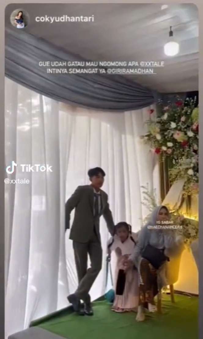 Pengantin Wanita Pajang Foto Cowok Lain di Pelaminan, Ekspresi Sang Suami Jadi Sorotan, Netizen: `Sabar ya Bang`