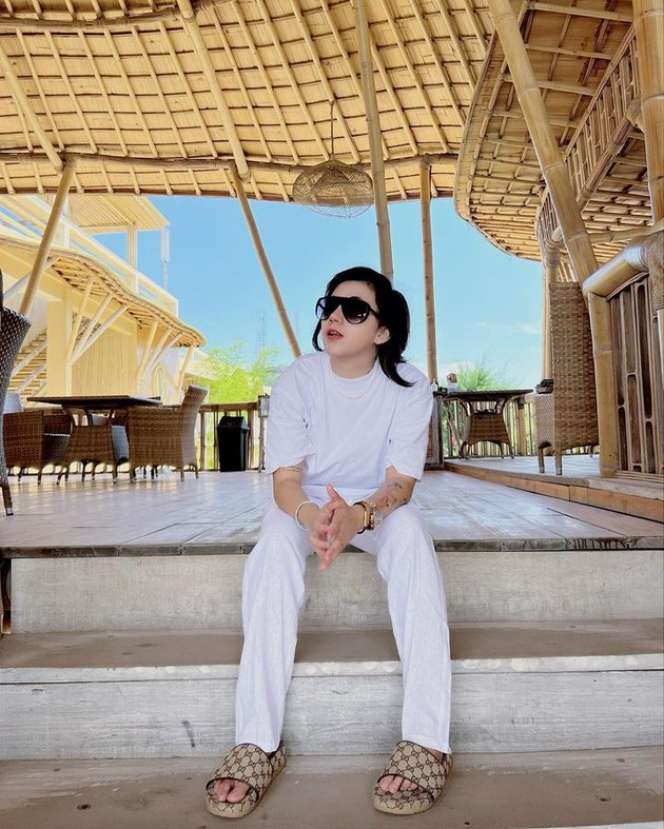 Ingat Dera Jebolan Indonesian Idol? Dulu Tomboy & Dituding Lesbian, Kini Disebut Makin Ganteng, Cek 8 Potretnya