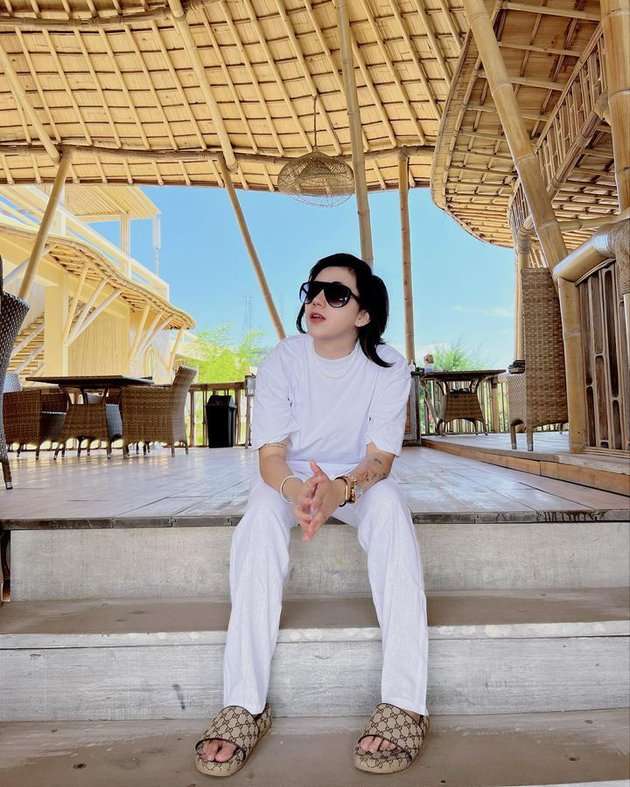 Ingat Dera Jebolan Indonesian Idol? Dulu Tomboy & Dituding Lesbian, Kini Disebut Makin Ganteng, Cek 8 Potretnya