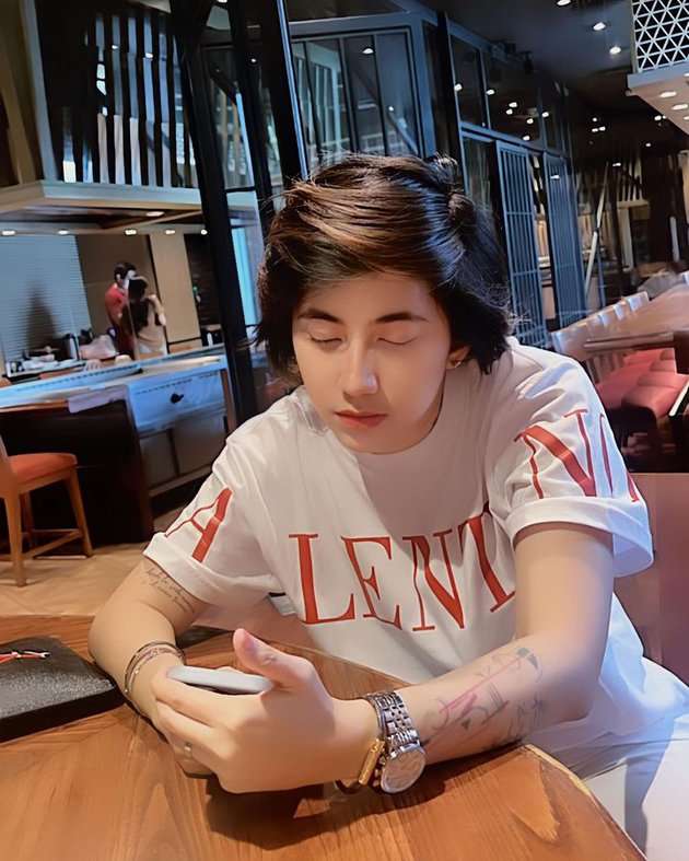 Ingat Dera Jebolan Indonesian Idol? Dulu Tomboy & Dituding Lesbian, Kini Disebut Makin Ganteng, Cek 8 Potretnya